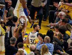 包含库里连续三场比赛得分超过惊险取胜，切尔西挑战极限！的词条