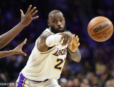  詹姆斯爆冷击败塞尔维亚队,绝杀引爆全场视频 